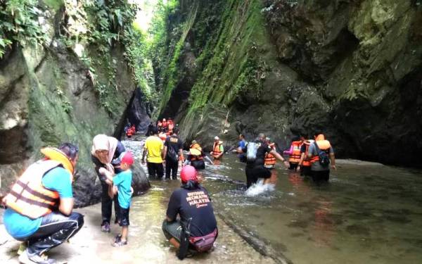 Keindahan kawasan air terjun di Taman Negeri Kenaboi. Foto: Facebook Jabatan Perhutanan Negeri Sembilan