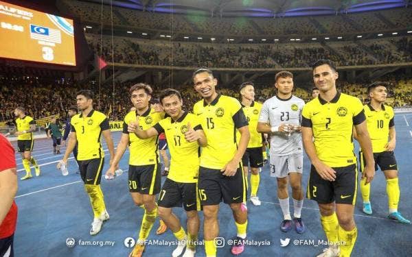Ahmad Khuzaimi bersama para pemain Harimau Malaya meraikan kejayaan menewaskan Turkmenistan pada aksi pembukaan kumpulan Kelayakan Piala Asia 2023, Rabu lalu.