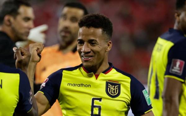 Kewarganegaraan Castillo (tengah) menjadi pertikaian FFCh sebelum ini.