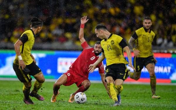 Antara aksi pemain Malaysia ketika menentang Bahrain pada aksi kedua kelayakan Piala Asia 2023 di Stadium Nasional Bukit Jalil pada Sabtu. Foto - Bernama
