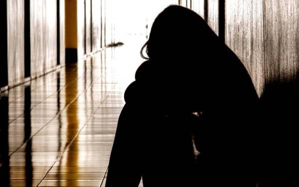 Alia dan Suhaida menjadi mangsa keretakan sistem yang dikatakan berlaku di rumah anak yatim kerajaan yang dipanggil sebagai Rumah Kanak-Kanak. - Gambar hiasan 123RF