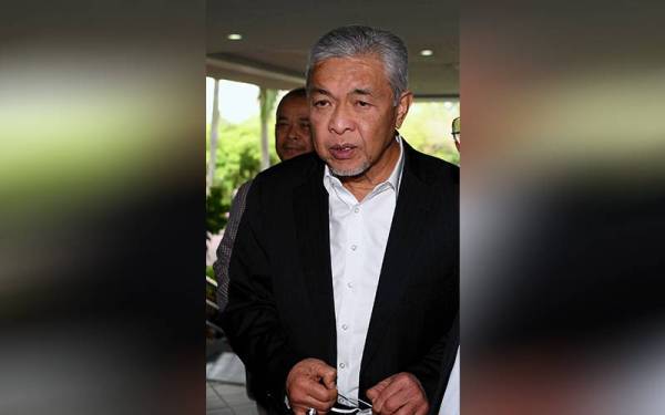 Ahmad Zahid Hamidi hadir di Mahkamah Tinggi Shah Alam pada Isnin bagi perbicaraan kes rasuah yang dihadapinya berhubung Sistem Visa Luar Negara (VLN). - Foto Bernama