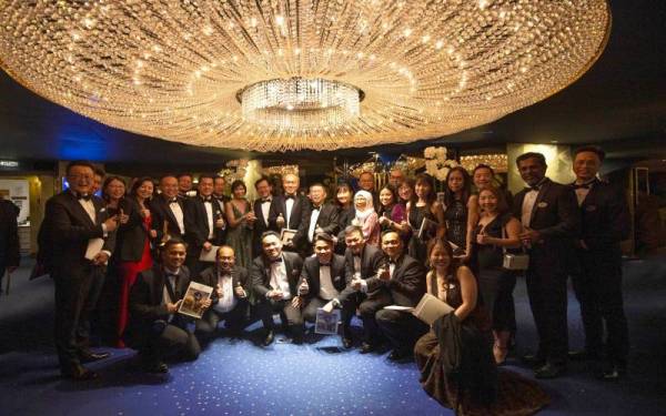 Pasukan Setia meraikan kejayaan mereka memenangi dua Anugerah Emas di FIABCI World Prix d’Excellence Awards 2022 yang diadakan di Perancis.