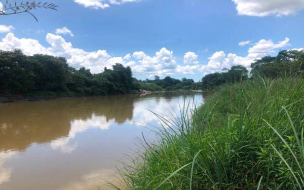 Sungai Golok yang memisahkan negara Thailand dan Malaysia di Rantau Panjang.