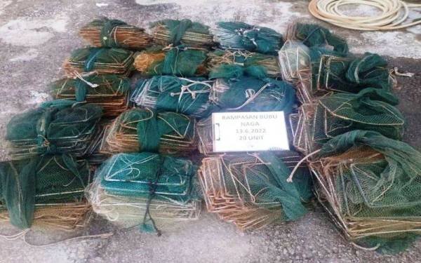 Kesemua bubu naga yang dirampas Maritim Malaysia dianggar bernilai RM2,400. Gambar ihsan Maritim Kuala Kedah