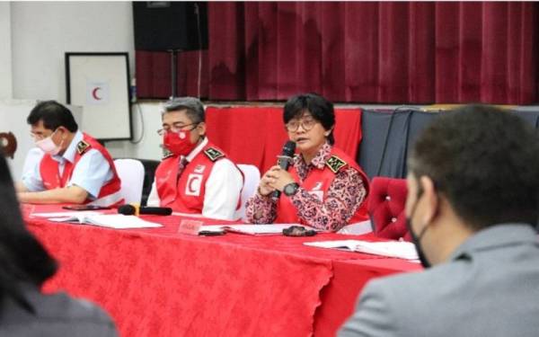 Tunku Puteri Intan Safinaz ketika menyampaikan ucapan.