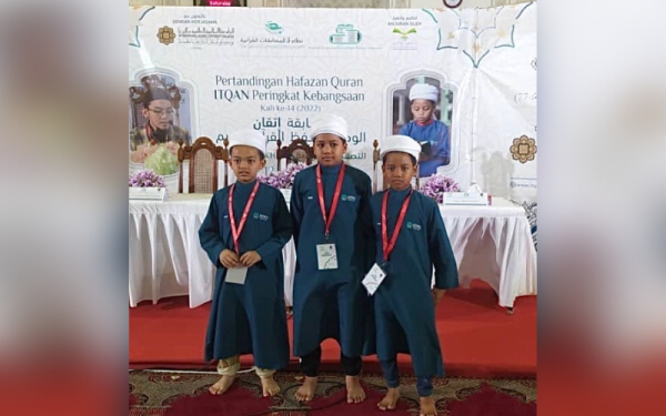 Tiga murid Akademi Tahfiz Masjid Aman (ATMA) layak ke peringkat akhir Pertandingan Hafazan Quran Institut Pengajian al-Quran (ITQAN) Kebangsaan kali ke-14 2022 yang berlangsung di Kuala Lumpur.