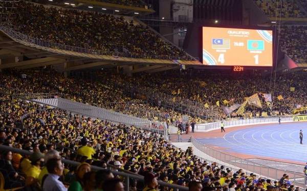 Penyokong Harimau Malaya memenuhi Stadium Nasional Bukit Jalil pada Selasa. - Foto FB Ahmad Faizal