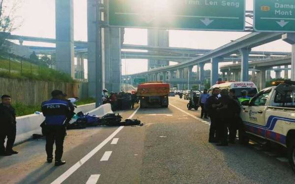 Seorang pegawai polis maut dalam kemalangan di Kilometer 11, Lebuhraya Grandsaga arah ke Kuala Lumpur pada Selasa.