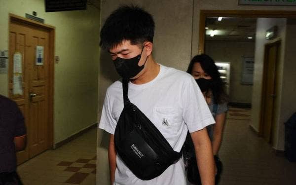 Wai Meng ketika dibawa ke kamar perbicaraan Mahkamah Majistret Johor Bahru di sini, pada Selasa