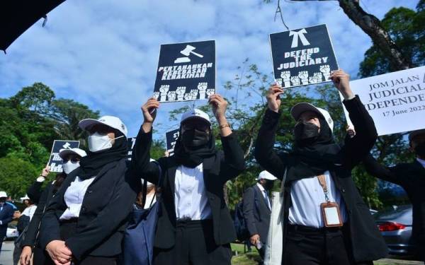 Perhimpunan Untuk Kebebasan Badan Kehakiman di Padang Merbok, Kuala Lumpur pada Jumaat dianjukan Majlis Peguam.