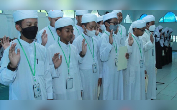 Pelajar-pelajar Sekolah Menengah Integrasi Teras Islam (SMITI) Tahfiz Tok Guru, Pasir Puteh.