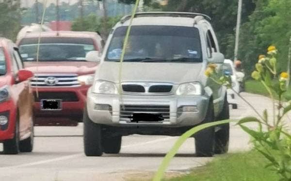 Antara kenderaan yang dikesan memotong barisan dan diambil tindakan ke atas pandunya dalam Ops Memotong Barisan dijalankan UPB JPJ Pahang sekitar pusat bandar Kuantan pada Jumaat. Foto JPJ Pahang