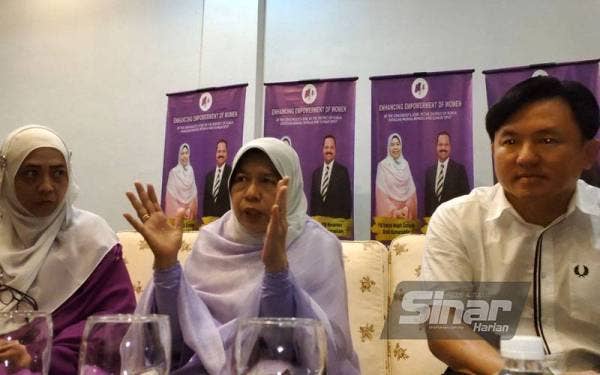 Sidang media Zuraida selepas selesai program Pemerkasaan Wanita di Peringkat Akar Umbi pada Ahad.