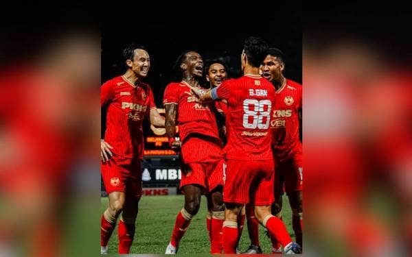 Pemain Selangor FC meraikan kemenangan ke atas Sarawak United pada malam tadi. - Foto Facebook Selangor FC