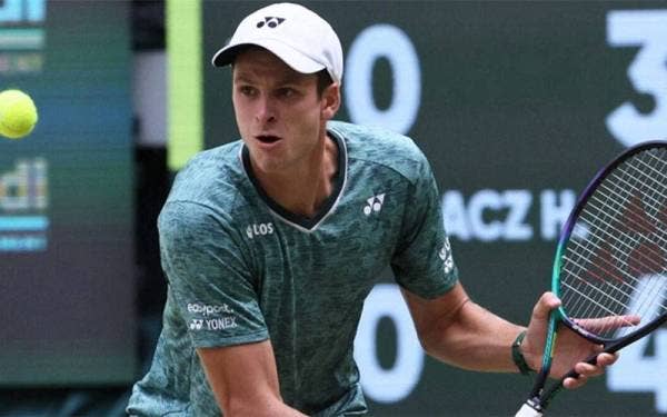 Aksi Hurkacz pada aksi final bertemu Danill Medvedev aksi final Terbuka Halle pada Ahad. Foto Tennis Majors