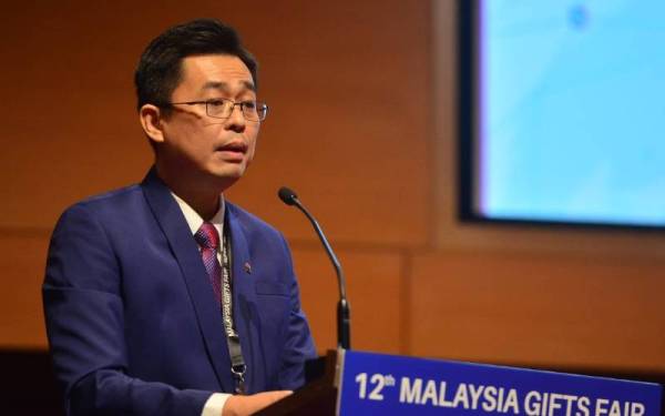 Ivan Loo s'exprimant lors de la cérémonie d'ouverture de l'exposition du prix de la Malaisie 2022 au KLCC mercredi.