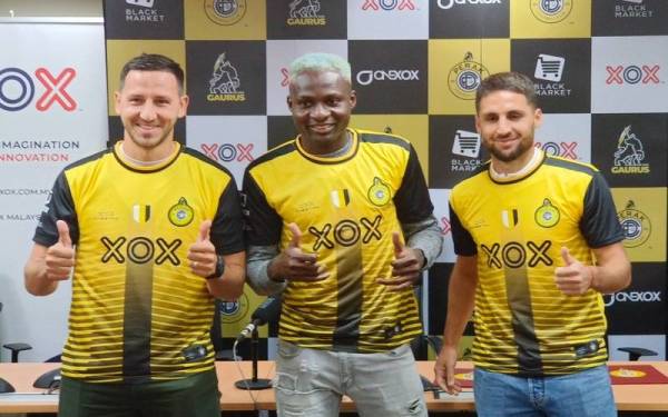 Stipe Plazibat (kiri), Sunday Kolawole (tengah) dan Luciano Guaycochea akan beraksi bersama Perak FC pada saingan Liga Perdana.