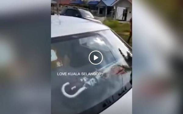 Kereta dipandu wanita itu yang terbabit dalam kemalangan di Kilometer 50 Jalan Klang-Teluk Intan di sini pada Khamis.