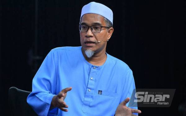 Mohd Dzarikashpi ketika menjadi panelis pada Wacana Sinar Edisi Ke-353 bertajuk E-Hailing: Harga Naik, Kenapa dan Ada Solusi Ke? di Kompleks Karangkraf, Shah Alam pada Jumaat.