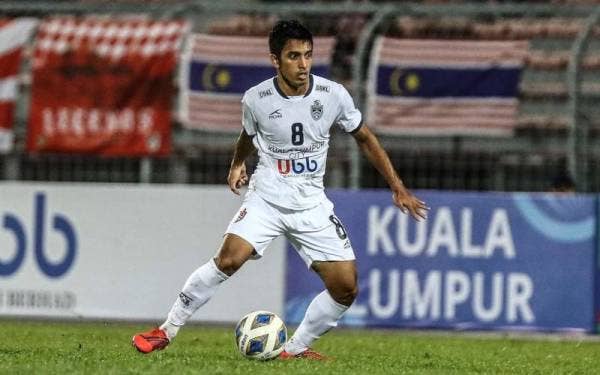 Aksi Zhafri ketika menentang pasukan PSM Makassar pada perlawanan pertama Kumpulan H di Stadium Bola Sepak Kuala Lumpur pada Jumaat. - Foto FB KL City