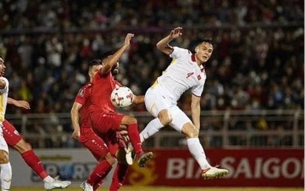 Aksi persahabatan Vietnam menentang Afghanistan di Stadium Thong Nhat, Ho Chi Minh City. - Foto VTC.VN