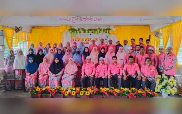 Barisan pendidik SMUA Meheliah Geting, Tumpat.