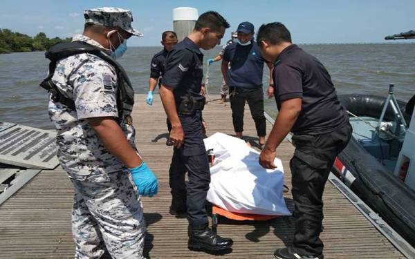 Mayat mangsa diserahkan kepada anggota polis dan dibawa ke Hospital Sungai Bakap untuk tindakan lanjut.