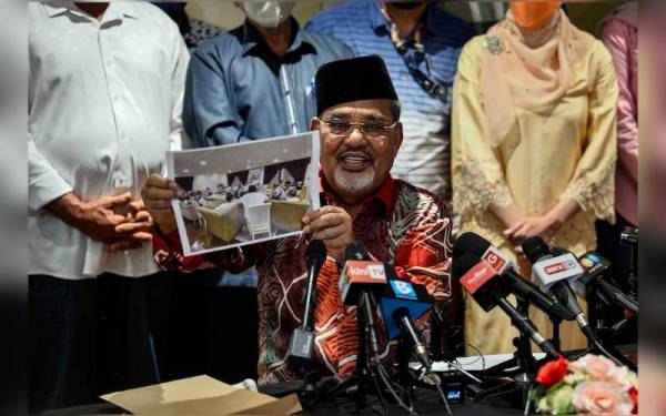 Tajuddin mengadakan sidang media khas pada Isnin mengenai pemecatan jawatannya sebagai ahli MKT UMNO baru-baru ini.