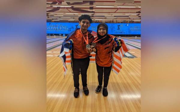 Ahmad Azriq dan Alyaa Addini raih pingat perak pada Kejohanan Dunia Bawah-21 Persekutuan Boling Antarabangsa (IBF) Helsingborg, Sweden pada Rabu. - Foto Bowling Malaysia