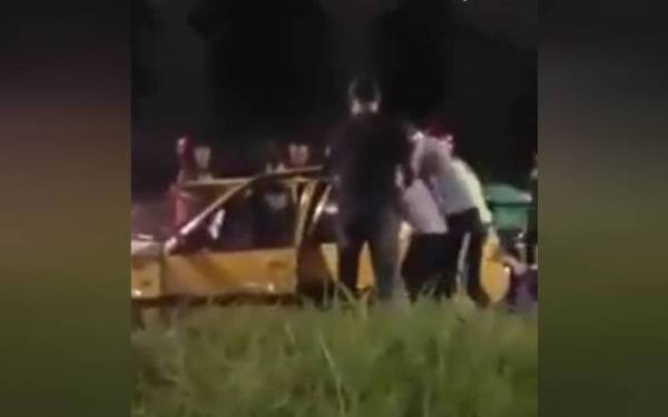 Video berhubung kejadian berkenaan tular. - Foto media sosial