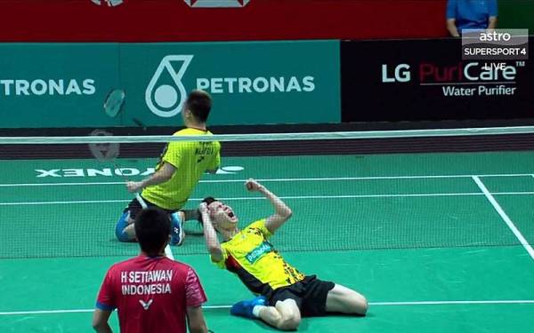 Aaron Chia-Soh Wooi Yik mara ke separuh akhir kejohanan badminton Terbuka Malaysia 2022 selepas menyingkirkan pasangan veteran Indonesia Mohammad Ahsan-Hendra Setiawan pada Jumaat.