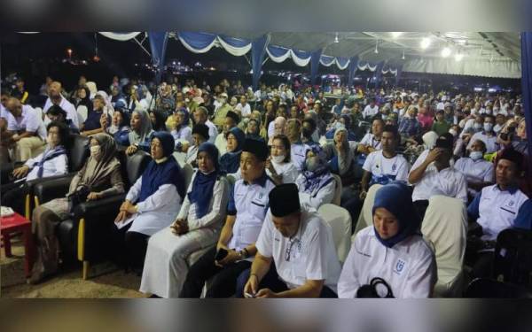 Orang ramai yang hadir pada siri Jelajah Sayang Bangsaku Negeri Kedah di Tapak Ekspo Taman Ria Jaya, dekat sini pada malam Sabtu.