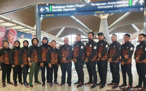 Skuad boling padang negara mengambil inisiatif berlepas awal ke Birmingham bagi menghadapi Sukan Komanwel 2022.