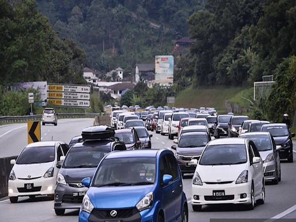 Kesesakan dijangka di Lebuhraya Pantai Timur 2 (LPT2) sempena Aidiladha. - Foto Bernama