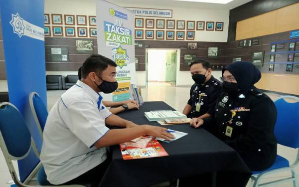 Warga polis Selangor disarankan memanfatkan sebaiknya program taksir zakat bagi menentukan nilai sebenar kadar zakat yang perlu ditunaikan.