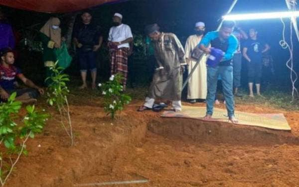 Jenazah selamat dikebumikan kira-kira jam 5.30 pagi pada Rabu. - Foto Awani