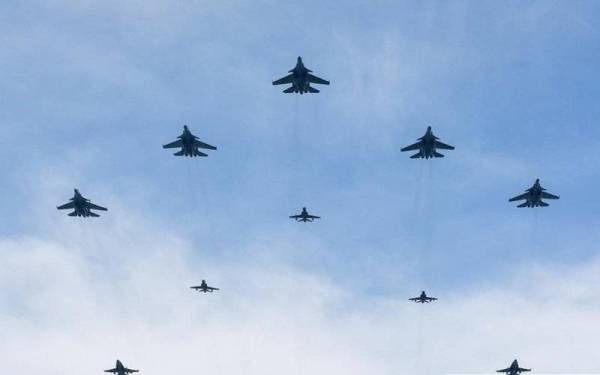 Pesawat-pesawat TUDM akan mengadakan penerbangan taktikal secara rendah di kawasan-kawasan yang dinyatakan. - Foto Bernama 