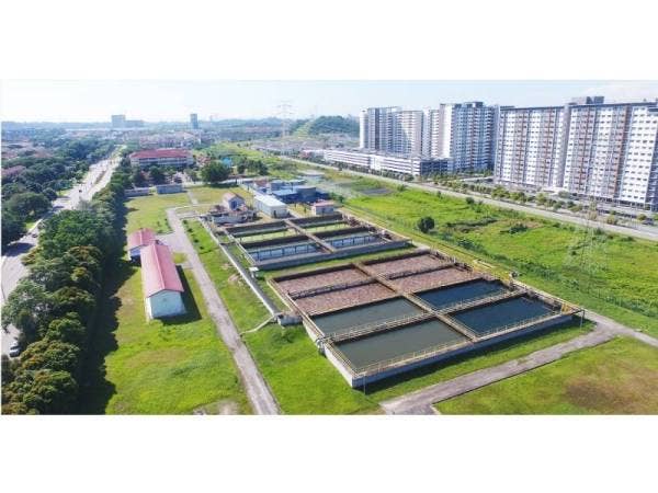 Air Selangor mempunyai 34 Loji Rawatan Air (LRA) di sekitar Selangor dengan kapasiti pengeluaran air terawat sebanyak 4,991 juta liter sehari (JLH).