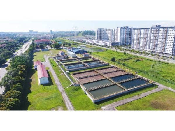 Air Selangor mempunyai 34 Loji Rawatan Air (LRA) di sekitar Selangor dengan kapasiti pengeluaran air terawat sebanyak 4,991 juta liter sehari (JLH).