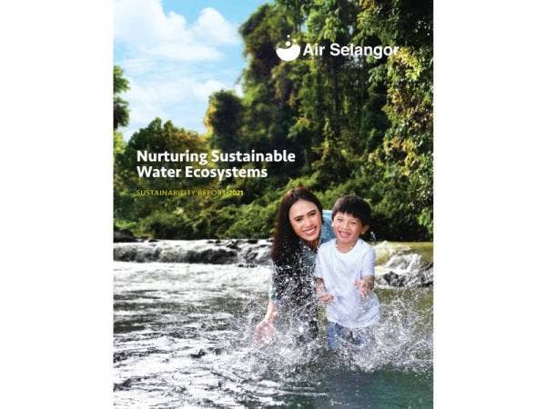 Muka depan Laporan Kelestarian Air Selangor 2021 bertemakan ‘Memupuk Ekosistem Air Yang Lestari.’ 