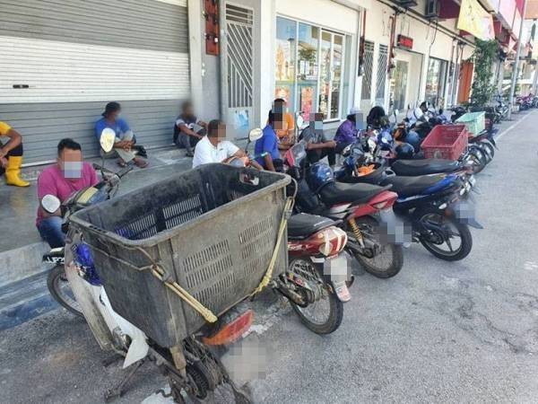 
JPJ menahan penunggang warganegara asing dan melakukan sitaan terhadap 18 buah motosikal dalam dalam Op Pewa di sekitar Muar pada Jumaat.