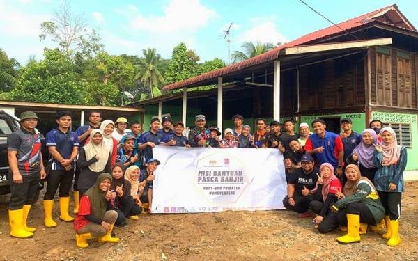 UMK menghantar pasukan sukarelawan yang dikenali sebagai UMKVengers bagi membantu mangsa banjir di Kampung Kupang Baling, Kedah pada Jumaat.