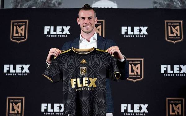 Bale bergambar bersama jersi rasmi LAFC