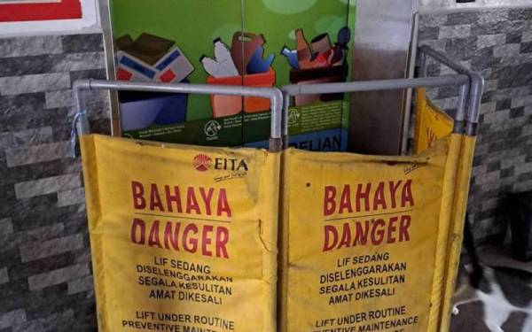 Lif yang sering rosak menyebabkan penduduk tidak yakin menggunakannya.Blok D PPR Batu Muda.