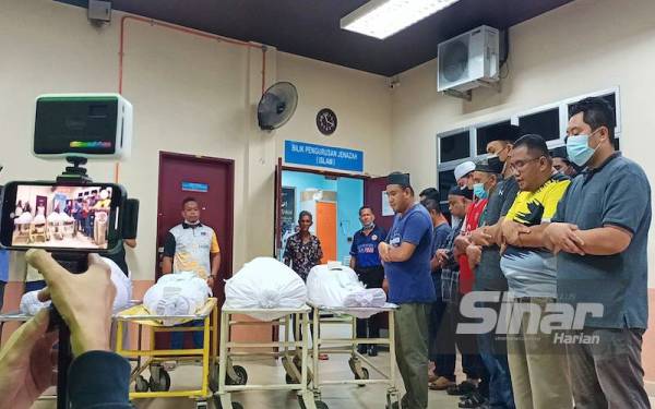 Kesemua jenazah empat beranak dikafan dan disembahyangkan di hospital sebelum dibawa ke Permatang Pasir, Permatang Pauh, Pulau Pinang untuk urusan pengebumian.