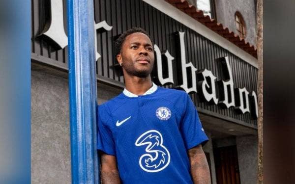 Sterling kini bersama Chelsea.