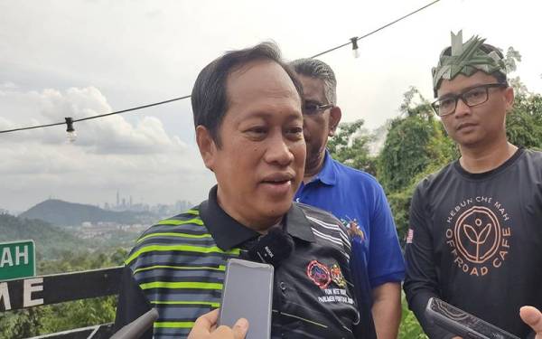 Ahmad ketika ditemui media dalam Majlis Santai Durian di Kebun Che Mah, Kemensah, Ampang pada Khamis.