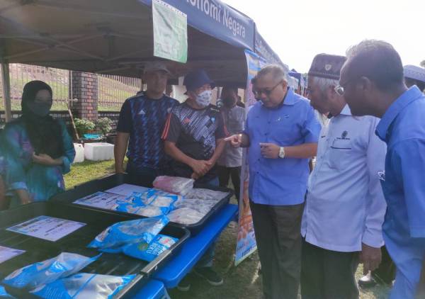 Produk hasil laut turut dijual kepada pengguna sepanjang Program Khas JTDLKM.