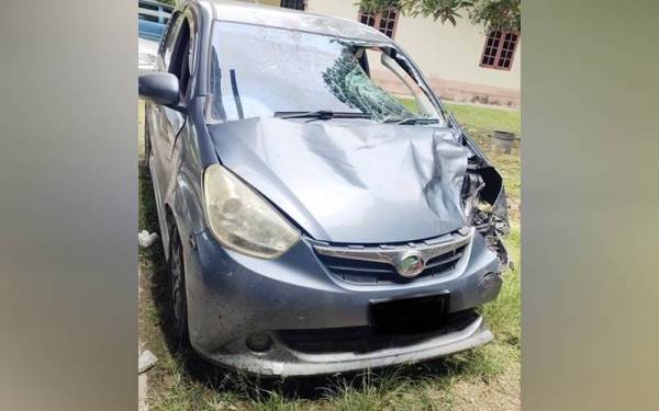 Keadaan kereta yang melanggar mangsa yang berjalan kaki sehingga maut.